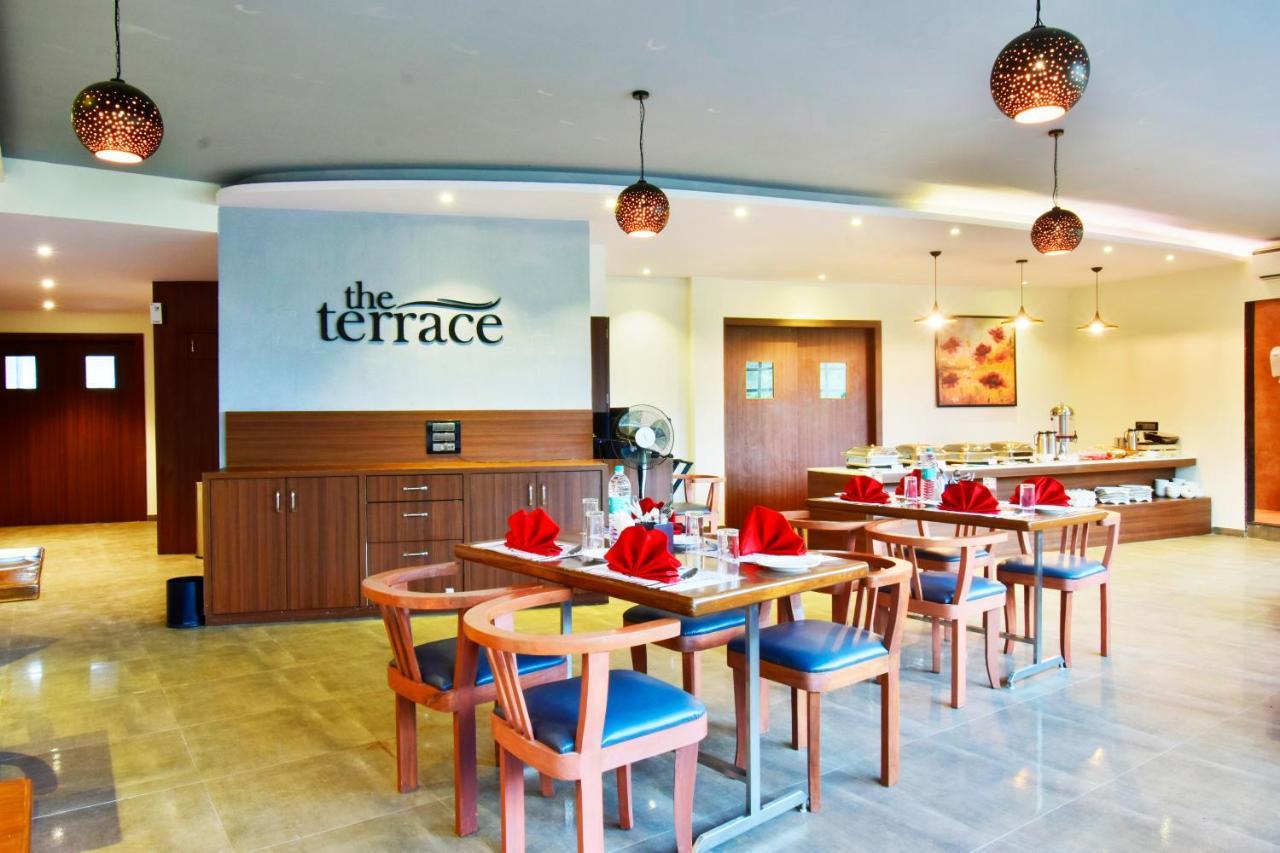 Aura One Hotel Kochi Esterno foto