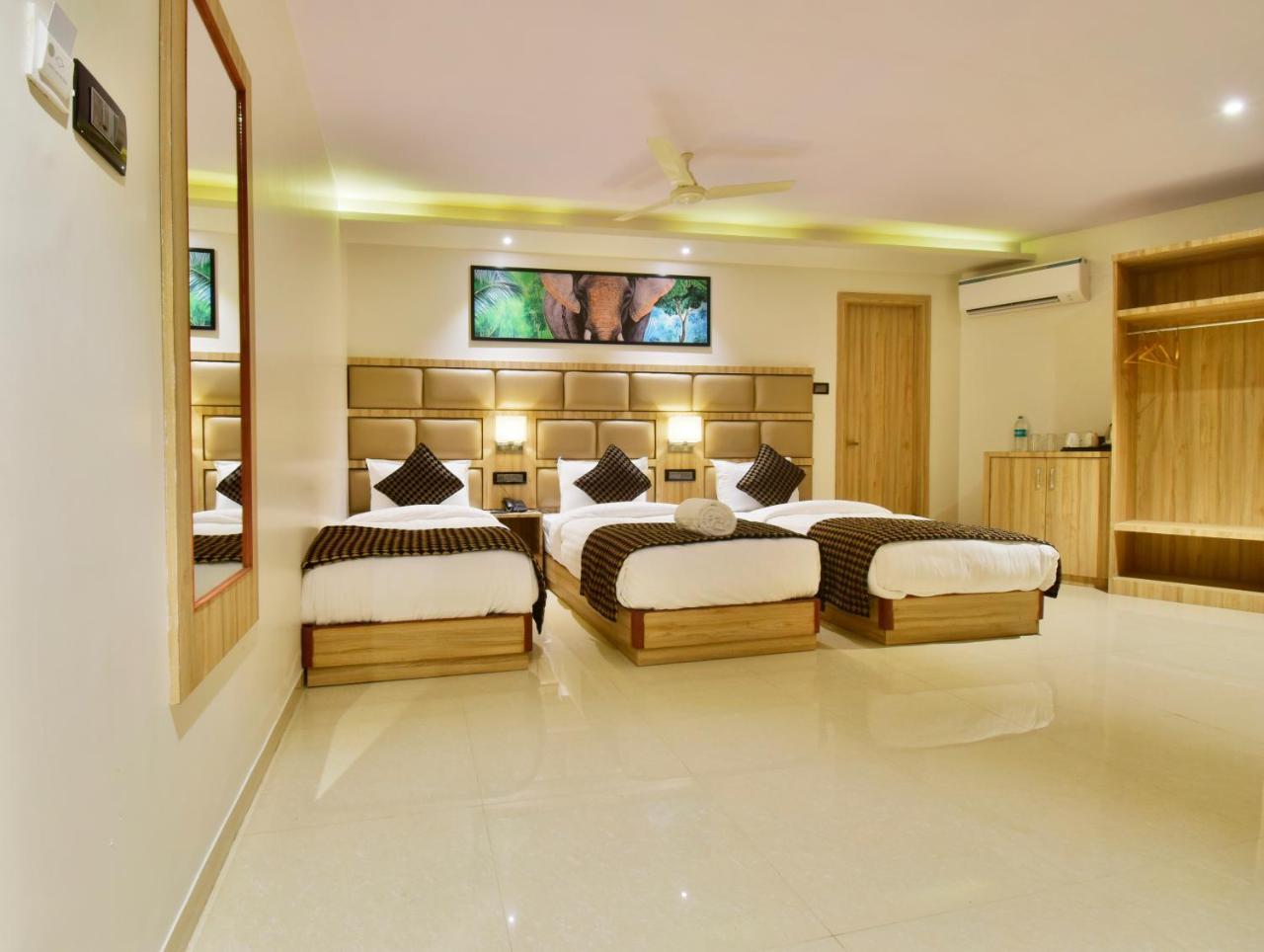 Aura One Hotel Kochi Esterno foto