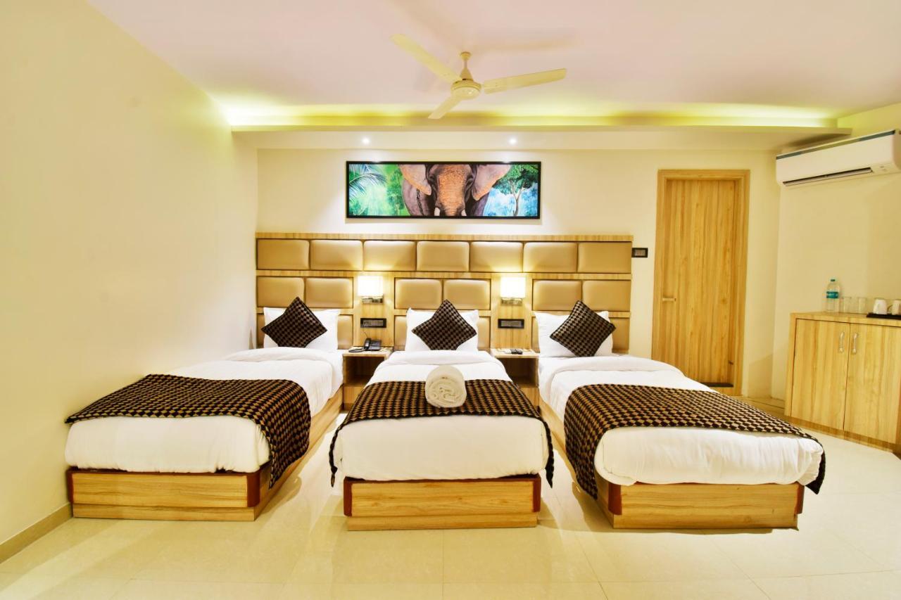 Aura One Hotel Kochi Esterno foto