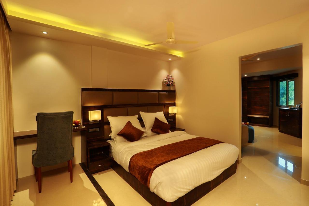 Aura One Hotel Kochi Esterno foto