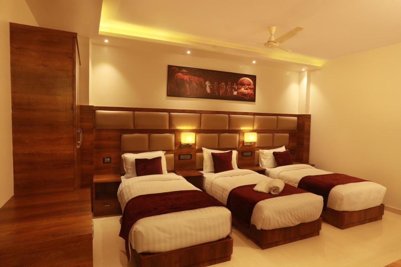 Aura One Hotel Kochi Esterno foto