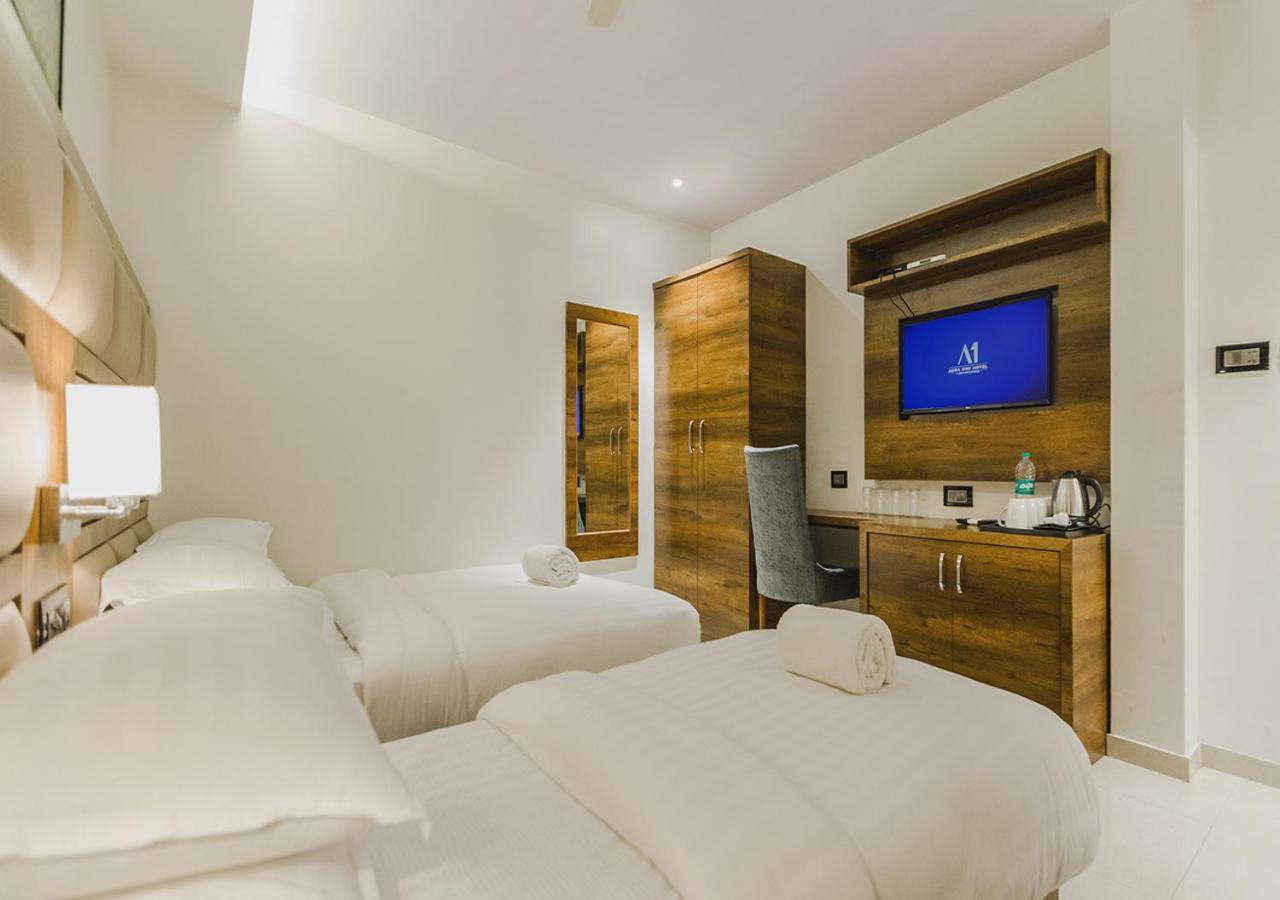 Aura One Hotel Kochi Esterno foto