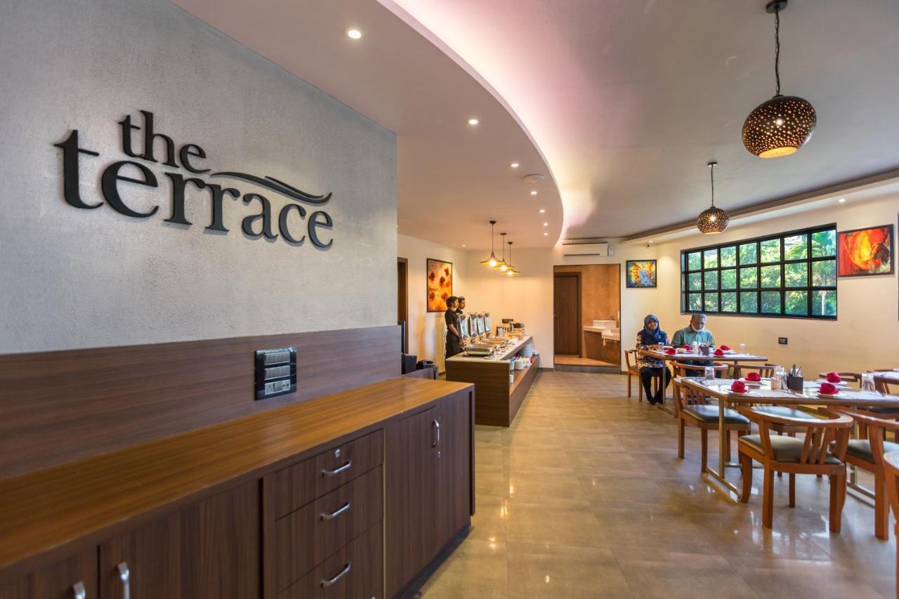 Aura One Hotel Kochi Esterno foto