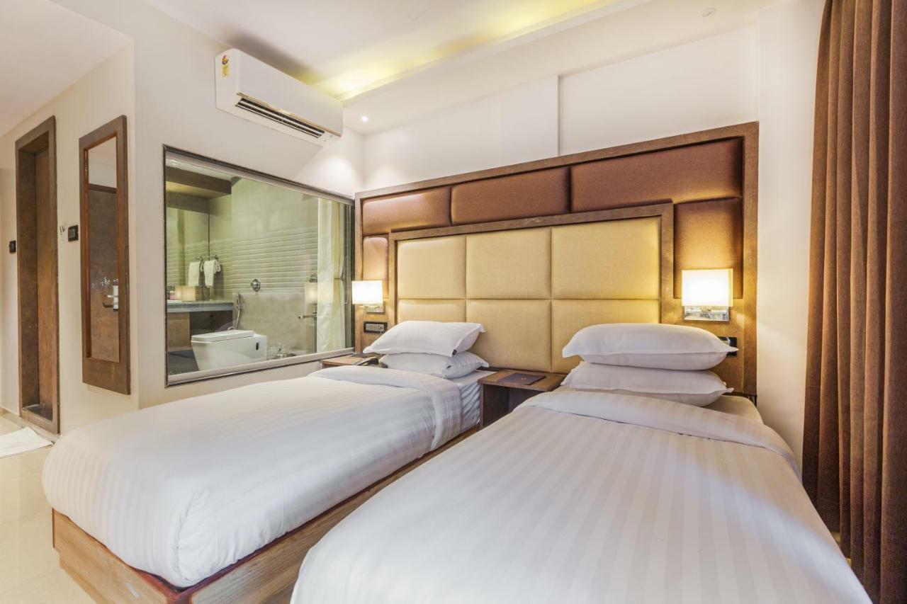 Aura One Hotel Kochi Esterno foto